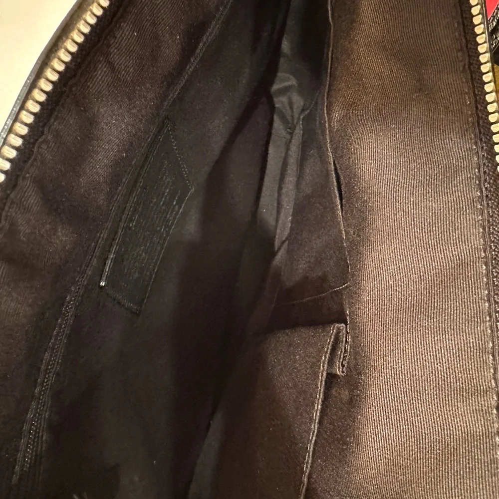 Coach Gray Leather Interior - Picture 5 of 7